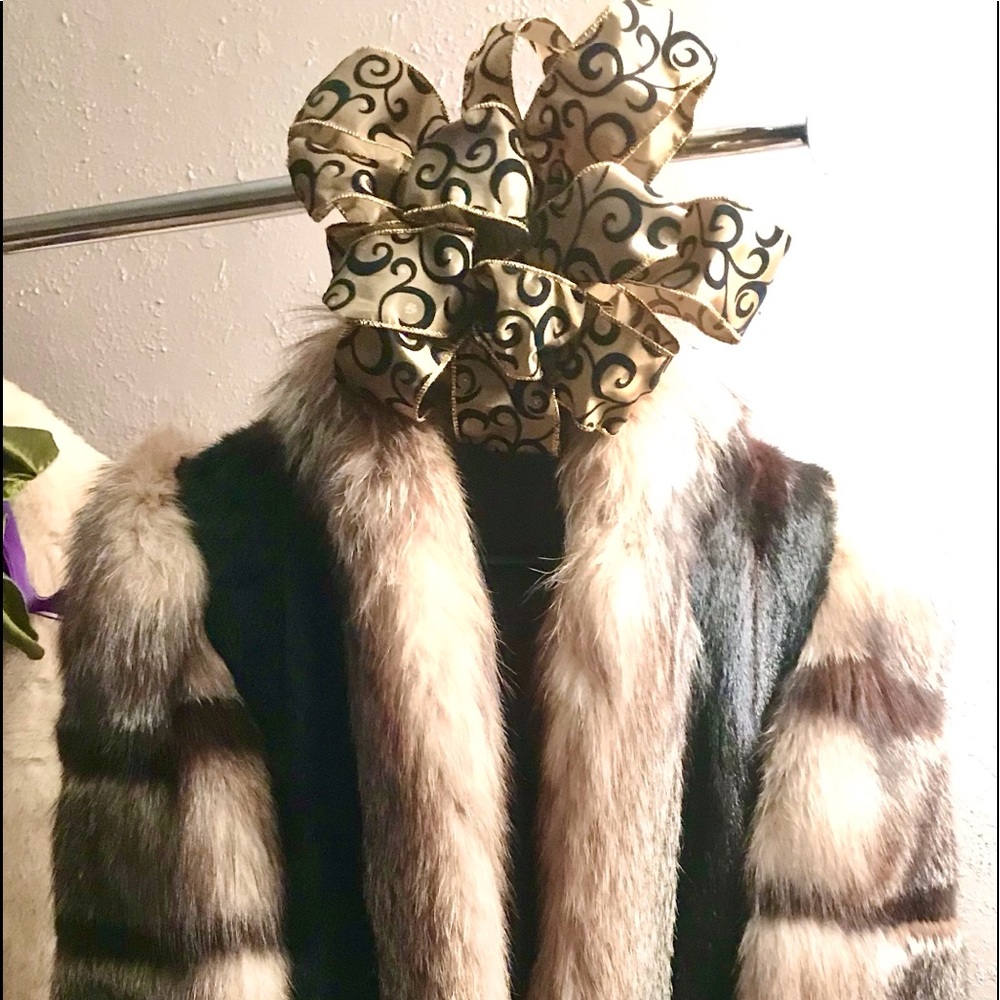 SOLD!  Behind Every Fabulous Woman is a High Quality FUR - Picture 2 of 8